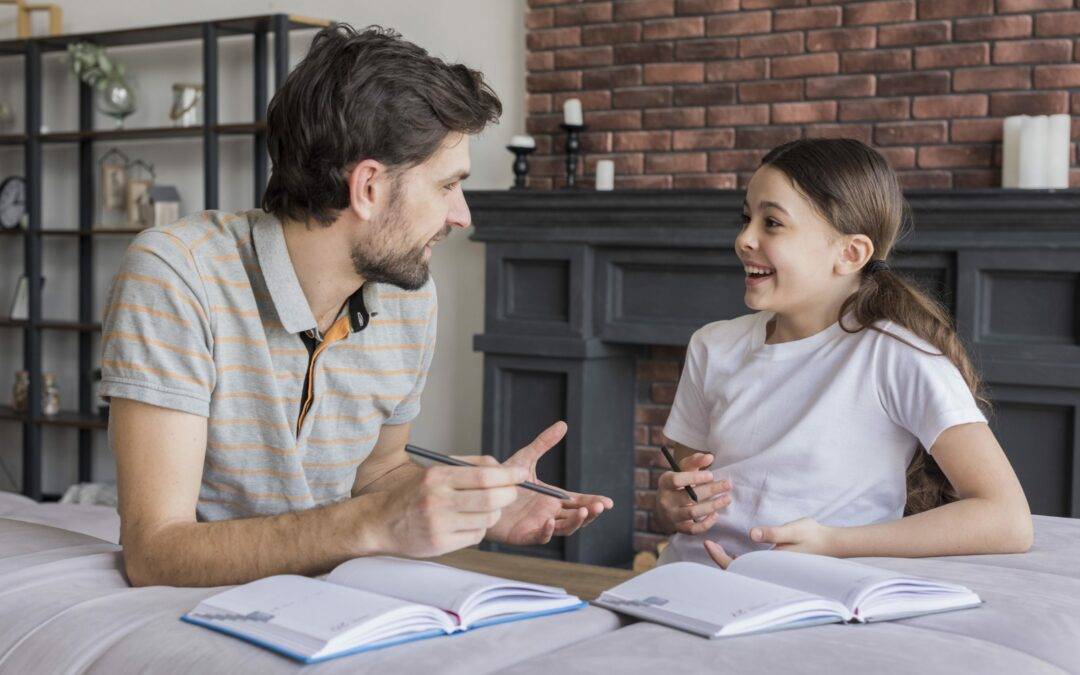 uomo che aiuta a fare i compiti ad una bambina